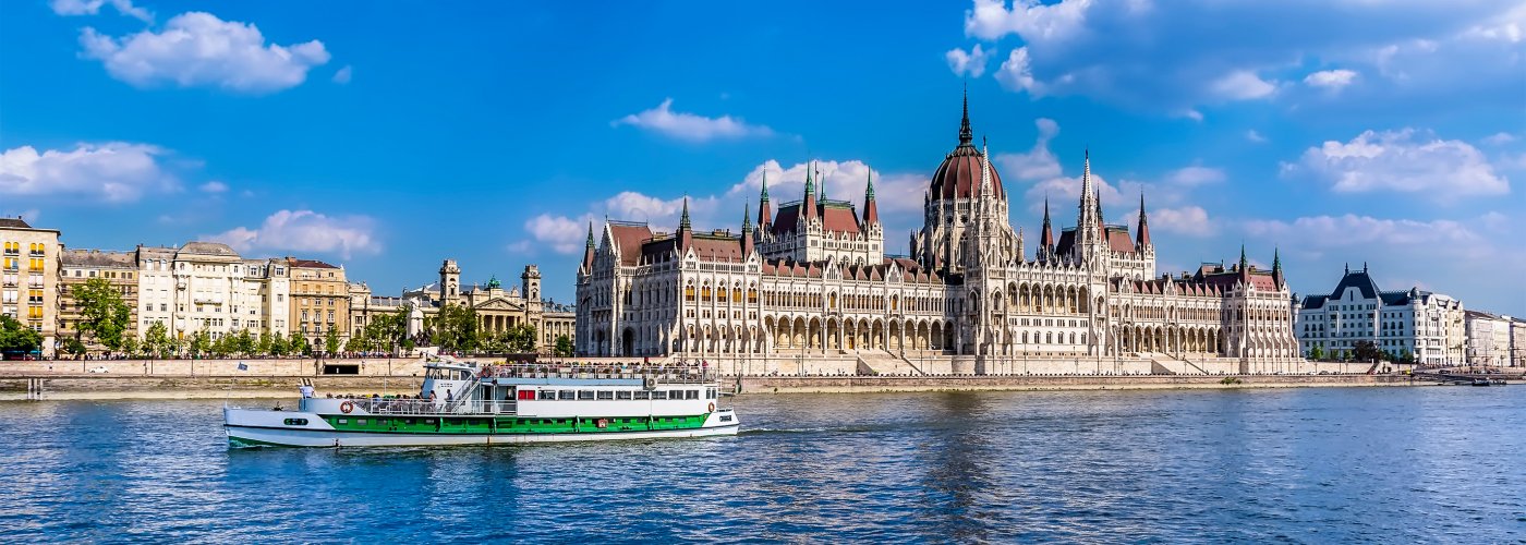 Schifffahrt auf der Donau © Nicola - stock.adobe.com