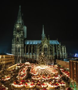 Kölner Weihnachtsmarkt am Dom © Ramses-fotolia.com