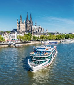 Ausflugsboot auf dem Rhein, Köln © conorcrowe-stock.adobe.com