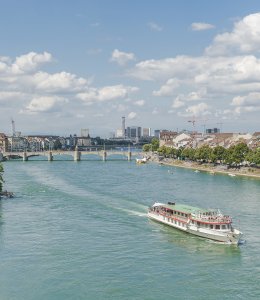 Schifffahrt auf dem Rhein in Basel © bill_17-stock.adobe.com