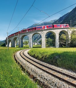 Bernina Express Kreisviadukt von Brusio © swiss-image.ch / Marcus Gyger 