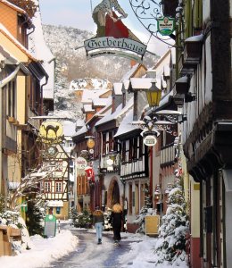 Winterliche Hintergasse in Neustadt © fotogalerie-neustadt.de