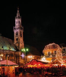 Weihnachtsmarkt in Bozen © nblxer - stock.adobe.com