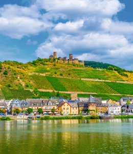 Blick auf Alken und die Burg Thurant © dudlajzov - stock.adobe.com