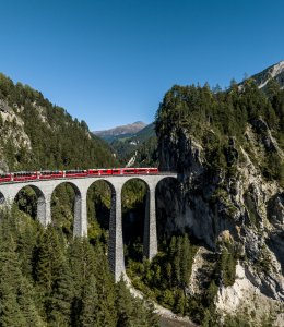 Bernina Express auf dem Landwasserviadukt © RhB, Andrea Badrutt