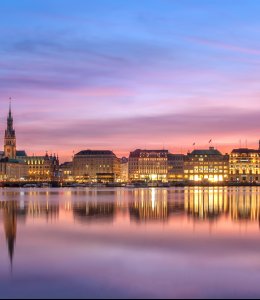 Die Binnenalster in Hamburg  © Frank Jeßen - stock.adobe.com