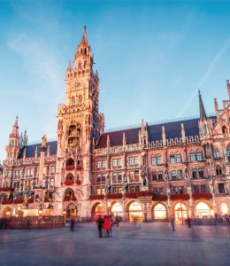 Am Marienplatz in München © Andrew Mayovskyy - stock.adobe.com