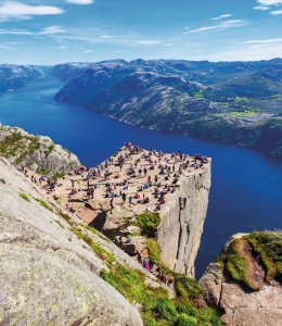 Blick auf den Prekestolen © Shutterstock/saiko3p
