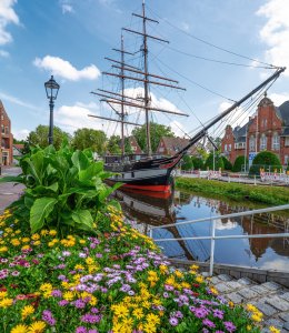 Papenburg mit Museumsschiff © Comofoto - stock.adobe.com