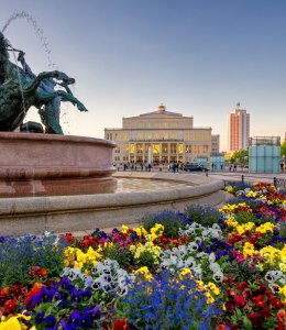 Leipzig: Mendebrunnen vor der Oper © LTM/Philipp Kirschner