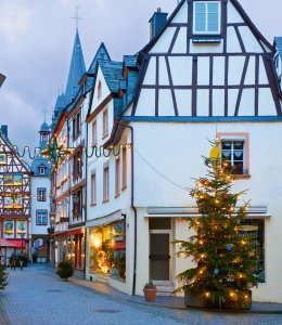 Weihnachtliches Bernkastel-Kues © Antonel - stock.adobe.com