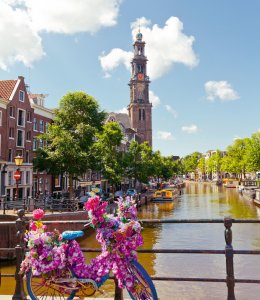 Amsterdamer Gracht im Sommer © FSEID - stock.adobe.com