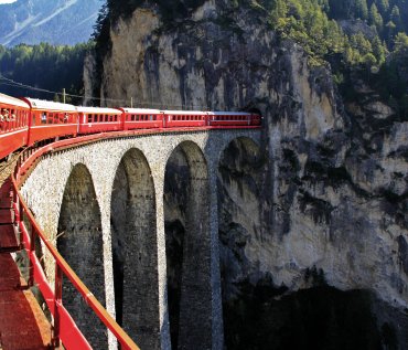 Glacier Express © prasit chansareekorn-shutterstock.com/2013