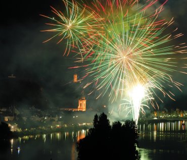 Feuerwerk über der Mosel bei Zell © Philipp Bohn-fotolia.com