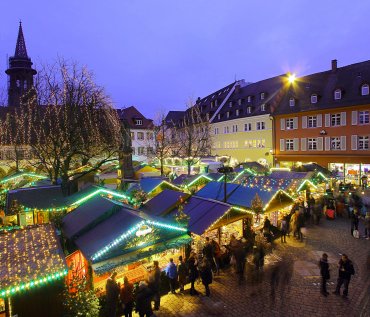 Weihnachtsmarkt in Freiburg © Patrick Lohmüller - stock.adobe.com