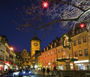 Oberlindenplatz in Adventszeit © FWTM/ Schoenen