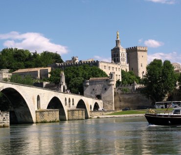 Brücke Pont St. Benezet und Papstpalast © illustrez-vous - Fotolia