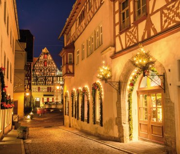 Weihnachtliche Gasse in Rothenburg o. d. Tauber © diyanadimitrova-fotolia.com