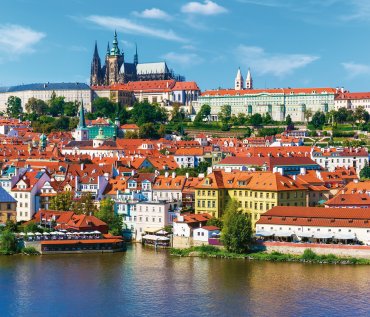 Blick über Prag auf den Hradschin © Scanrail-stock.adobe.com