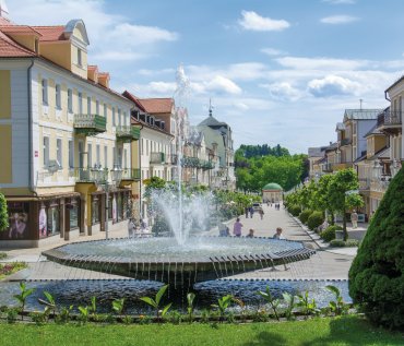 Brunnen auf der Kurpromenade in Franzensbad © Jiri Vanicek - stock.adobe.com