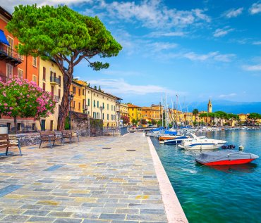 Promenade in Toscolano-Maderno © janoka82 - stock.adobe.com